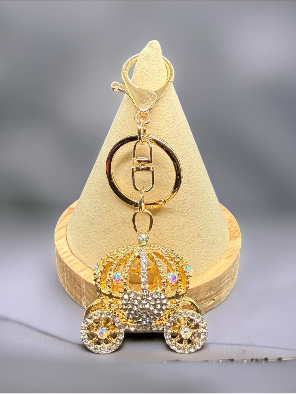 💛Gold-Tone Jeweled Princess Pumpkin Carriage Keychain/Bag Charm/NWOT💛